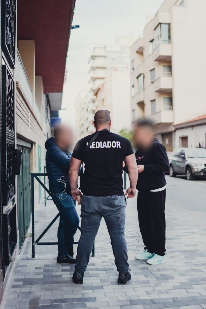 FOTO SIN CARA equipo-desokupa