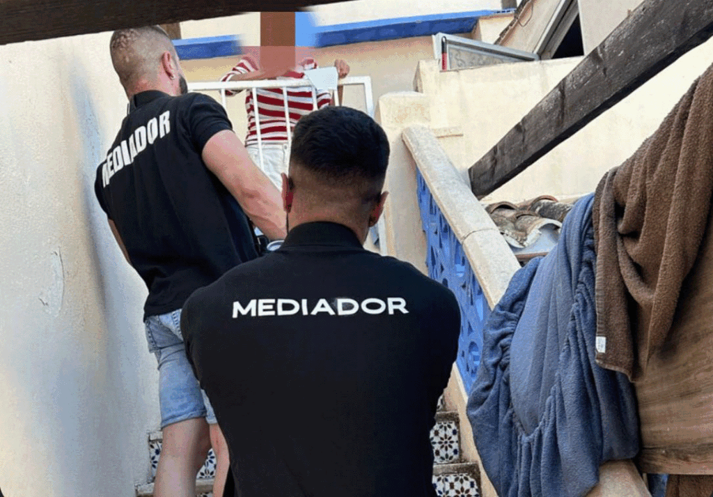 DEOKUPA FOTO DESOKUPANDO UNA CASA